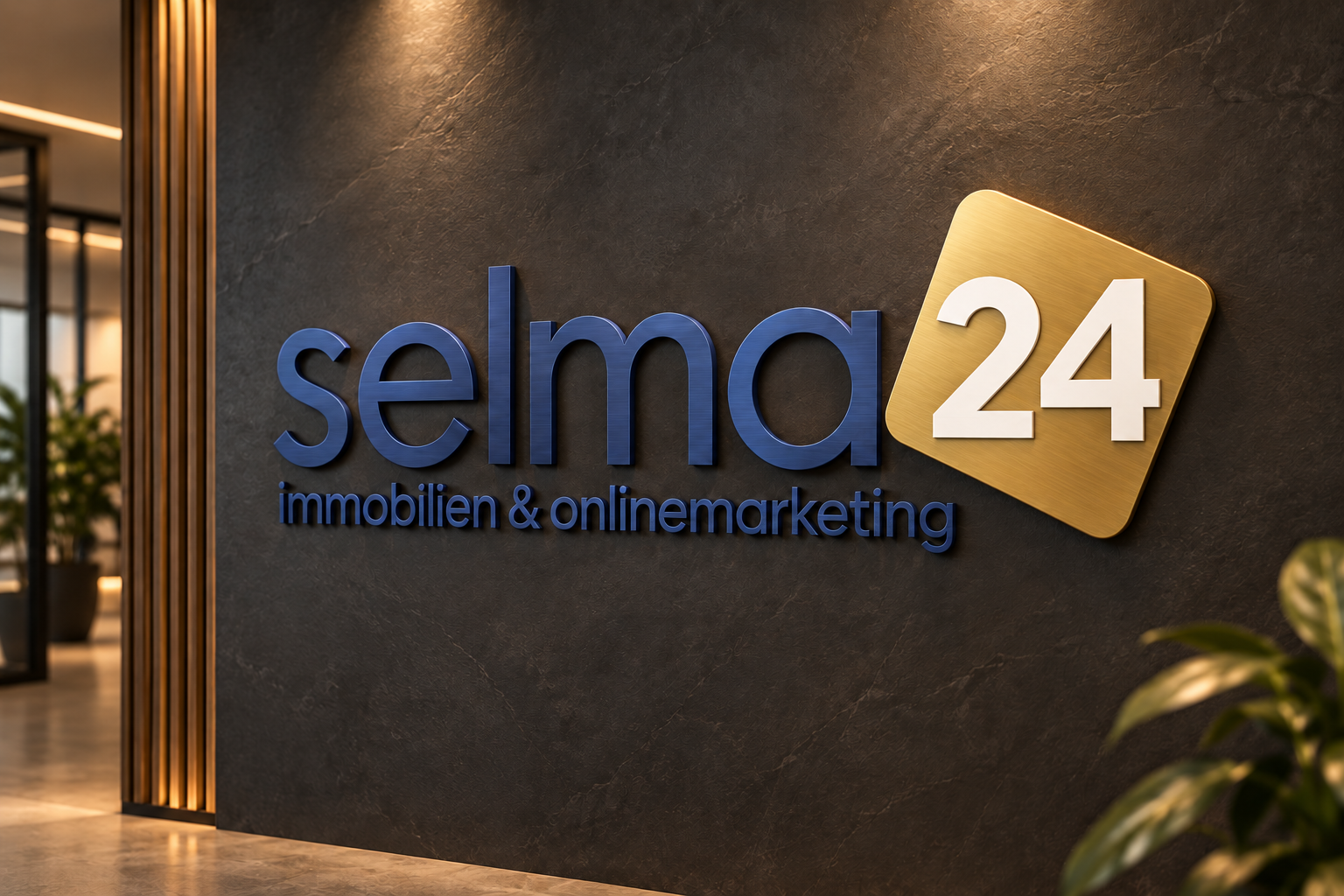 Visualisierung des selma24-Logos in Marineblau und Gold auf einer dunklen Steinwand